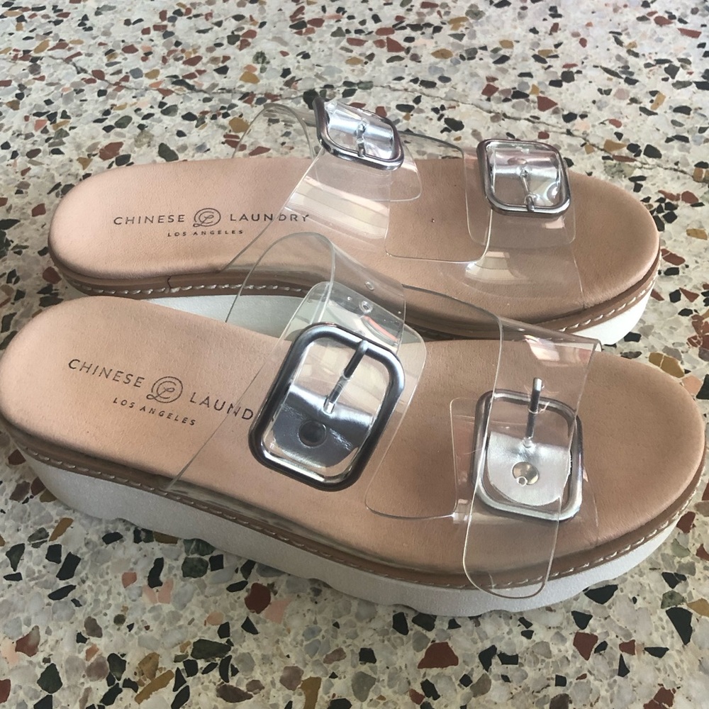 Chinese Laundry Surfs Up Sandal Size 7.